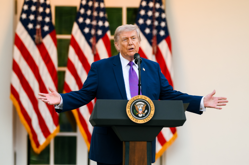 Загроза замаху з боку Ірану. Після саміту НАТО Трамп сховався у фургоні з їжею, щоб сісти на секретний рейс у Туреччині – WP Загроза замаху з боку Ірану. Після саміту НАТО Трамп сховався у фургоні з їжею, щоб сісти на секретний рейс у Туреччині – WP